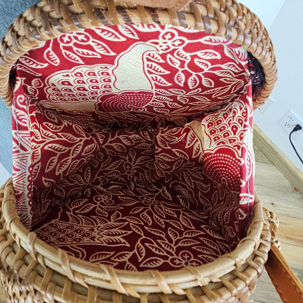 Rattan Boho Round Woven Crossbody Bag - Picture 7 of 8